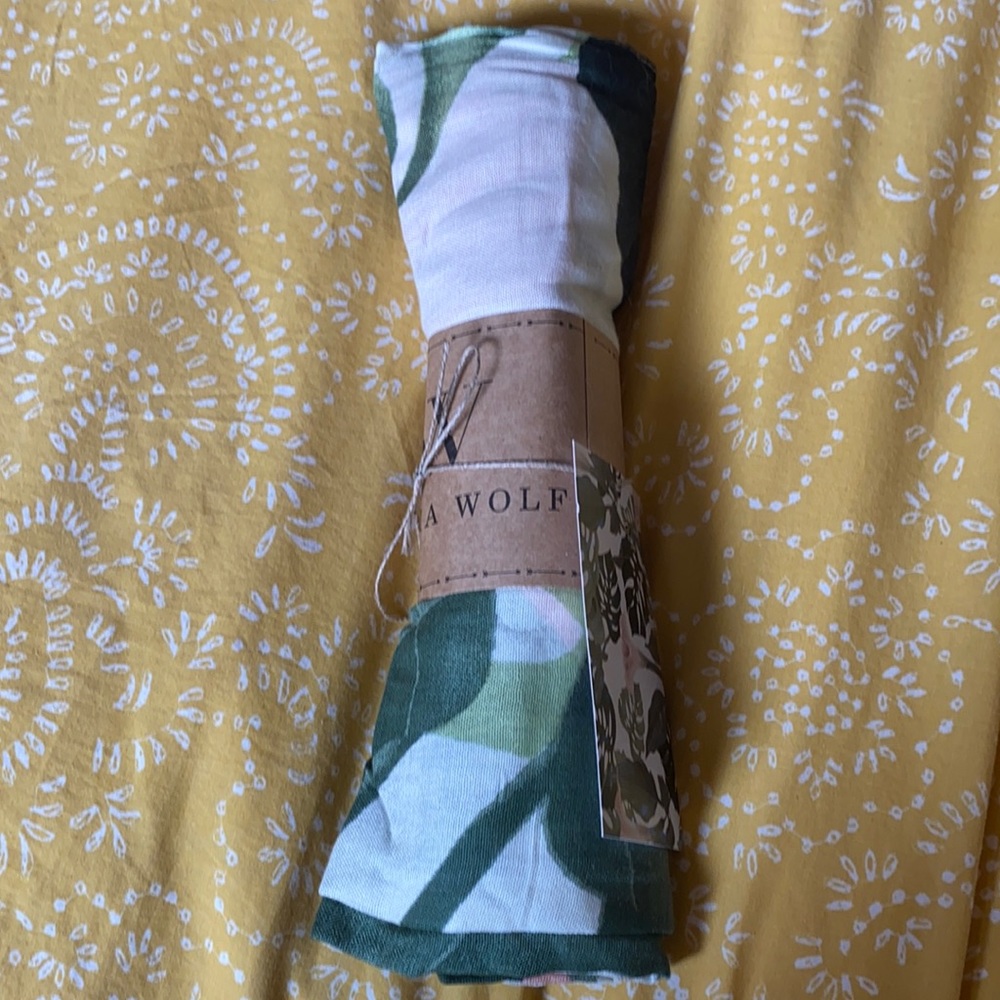 Brand New Virginia wolf Wrap